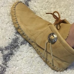 taos trapper moccasins